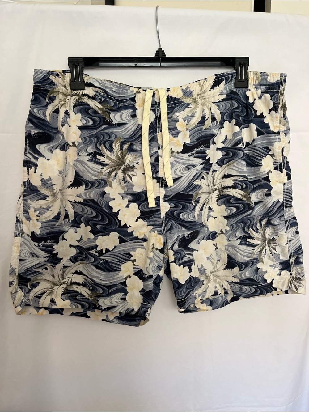 Tommy Bahama Navy and Cream Floral Swim Shorts size L